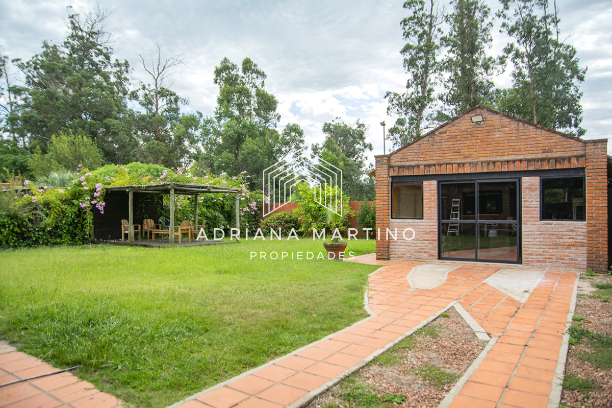 Casa ID.71705 - En venta casa de 3 Dormitorios en Jardines de Córdoba con Barbacoa 