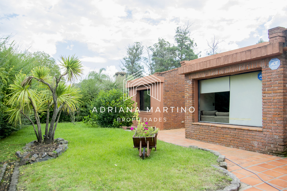 Casa ID.71705 - En venta casa de 3 Dormitorios en Jardines de Córdoba con Barbacoa 