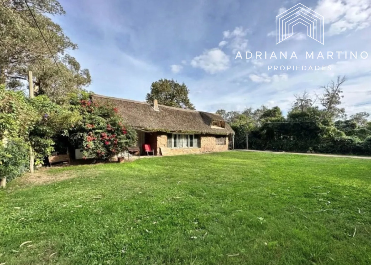 Vende casa en Punta del Este, de 6 dormitorios.