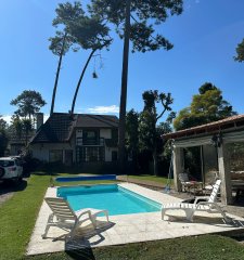 Vende Casa de 4 dormitorios + Plus en Pinares, Punta del Este