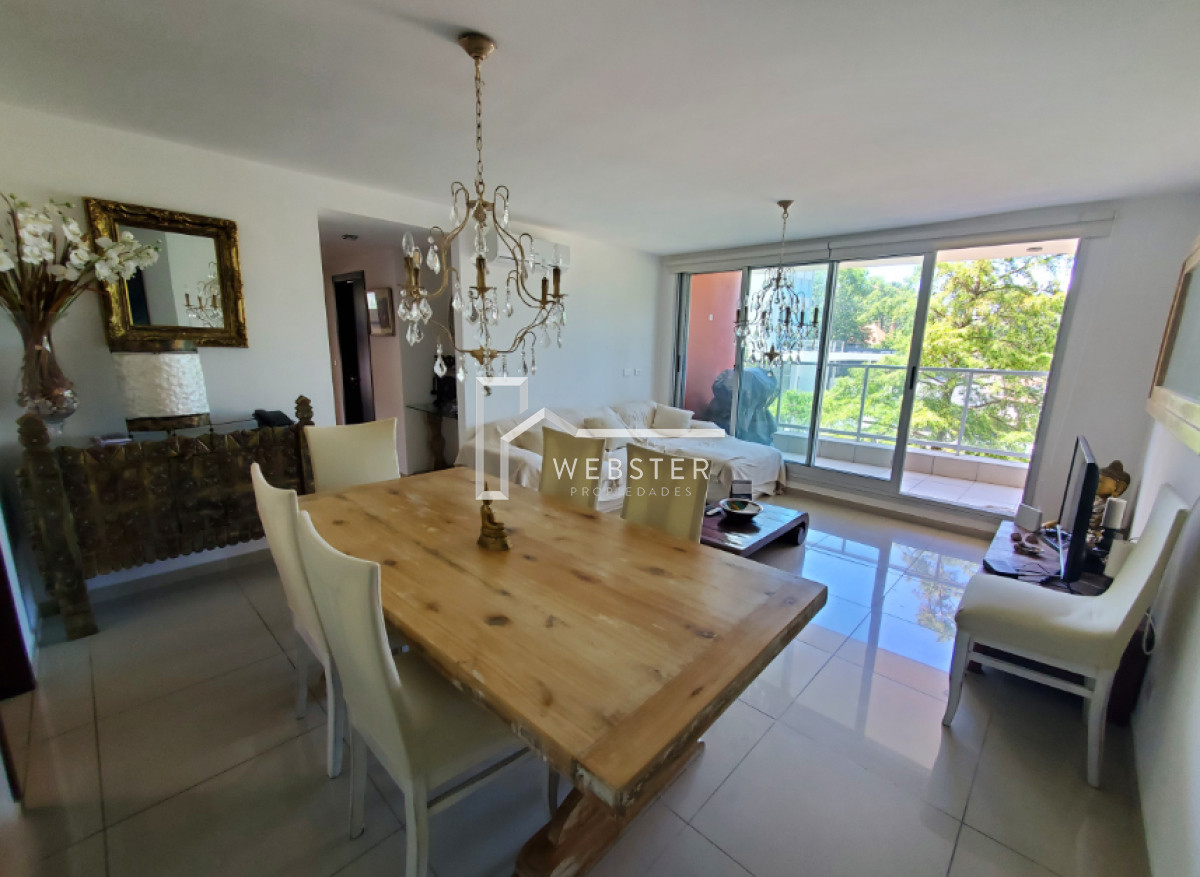 Apartamento ID.1915 - Vende apartamento de 3 dormitorios con vista a un agradable entorno, en Punta del Este.
