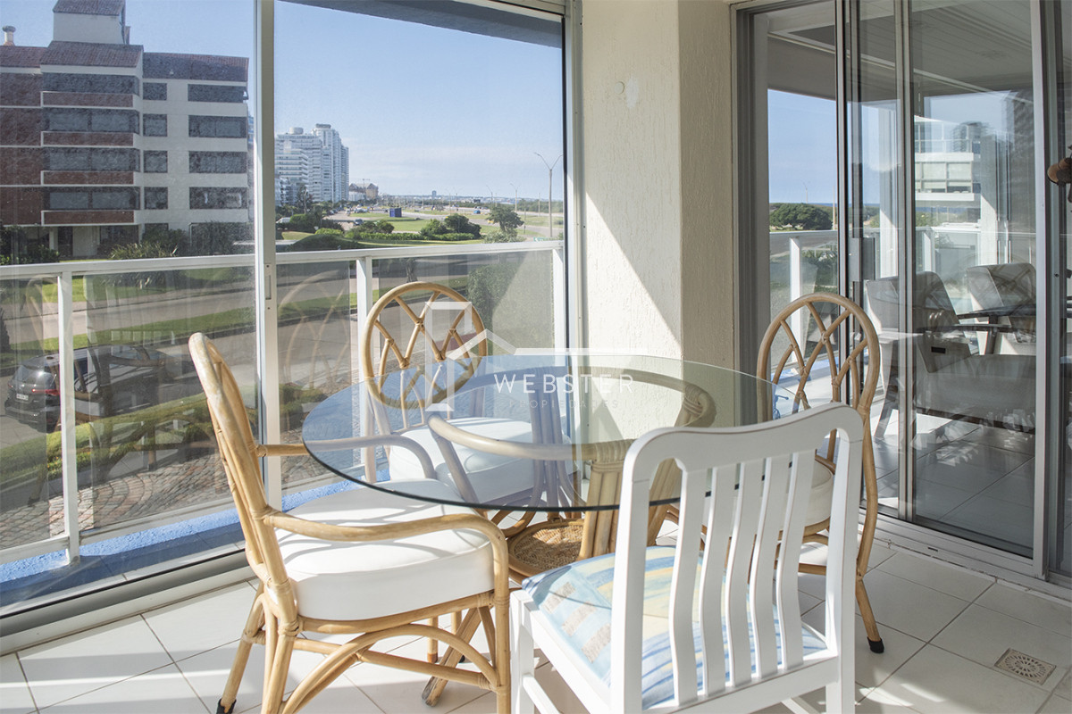 Apartamento ID.2167 - Vende departamento de 3 dormitorios en Ocean Tower, Punta del Este 