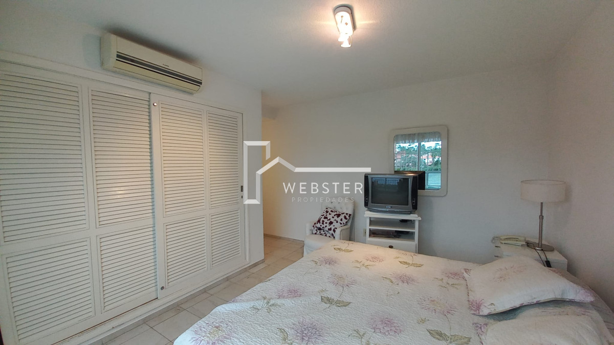 Apartamento ID.2233 - Departamento de 3 dormitorios + dependencia en venta, Playa Mansa. Torre Jefferson,.