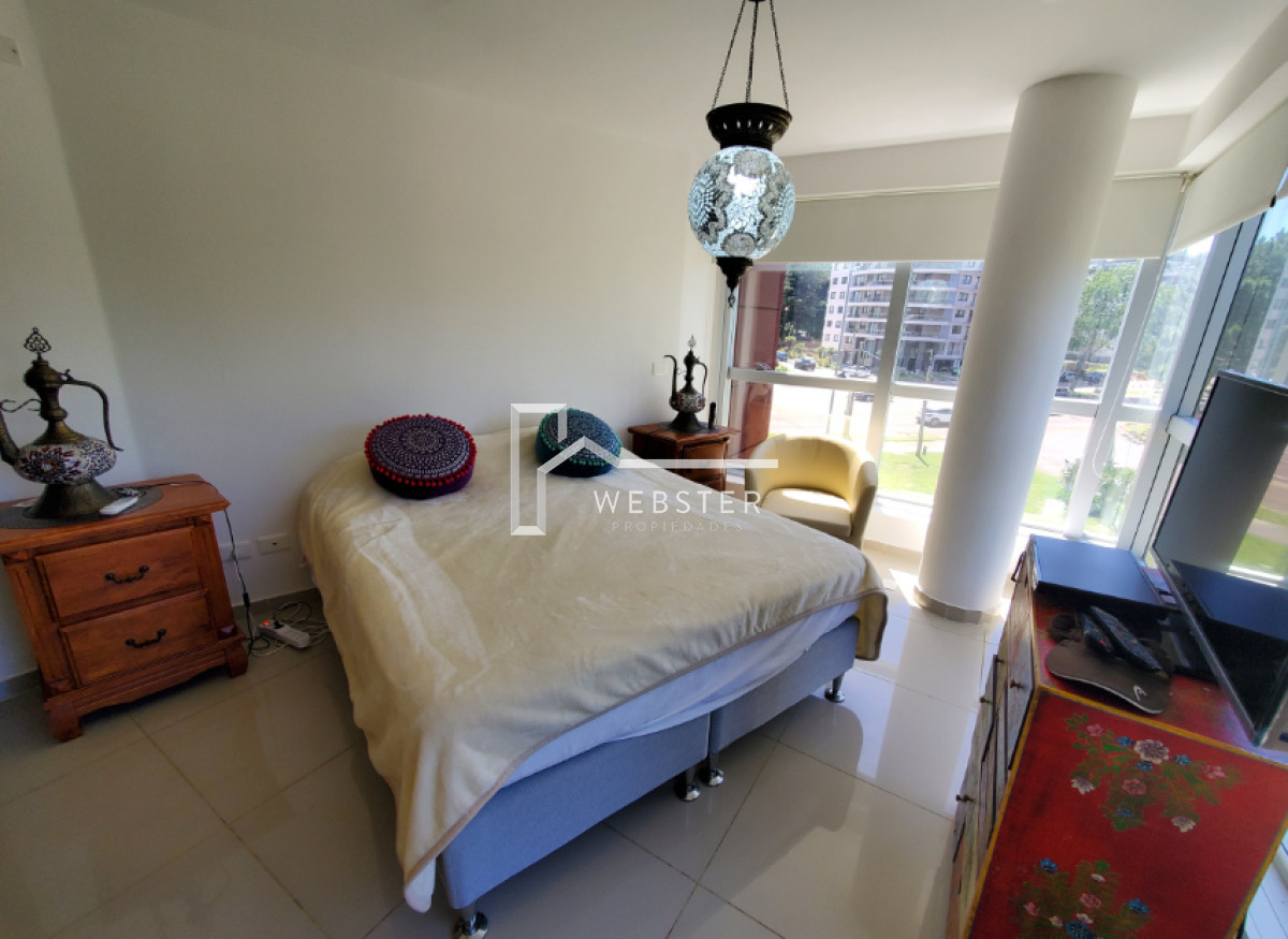 Apartamento ID.1915 - Vende apartamento de 3 dormitorios con vista a un agradable entorno, en Punta del Este.