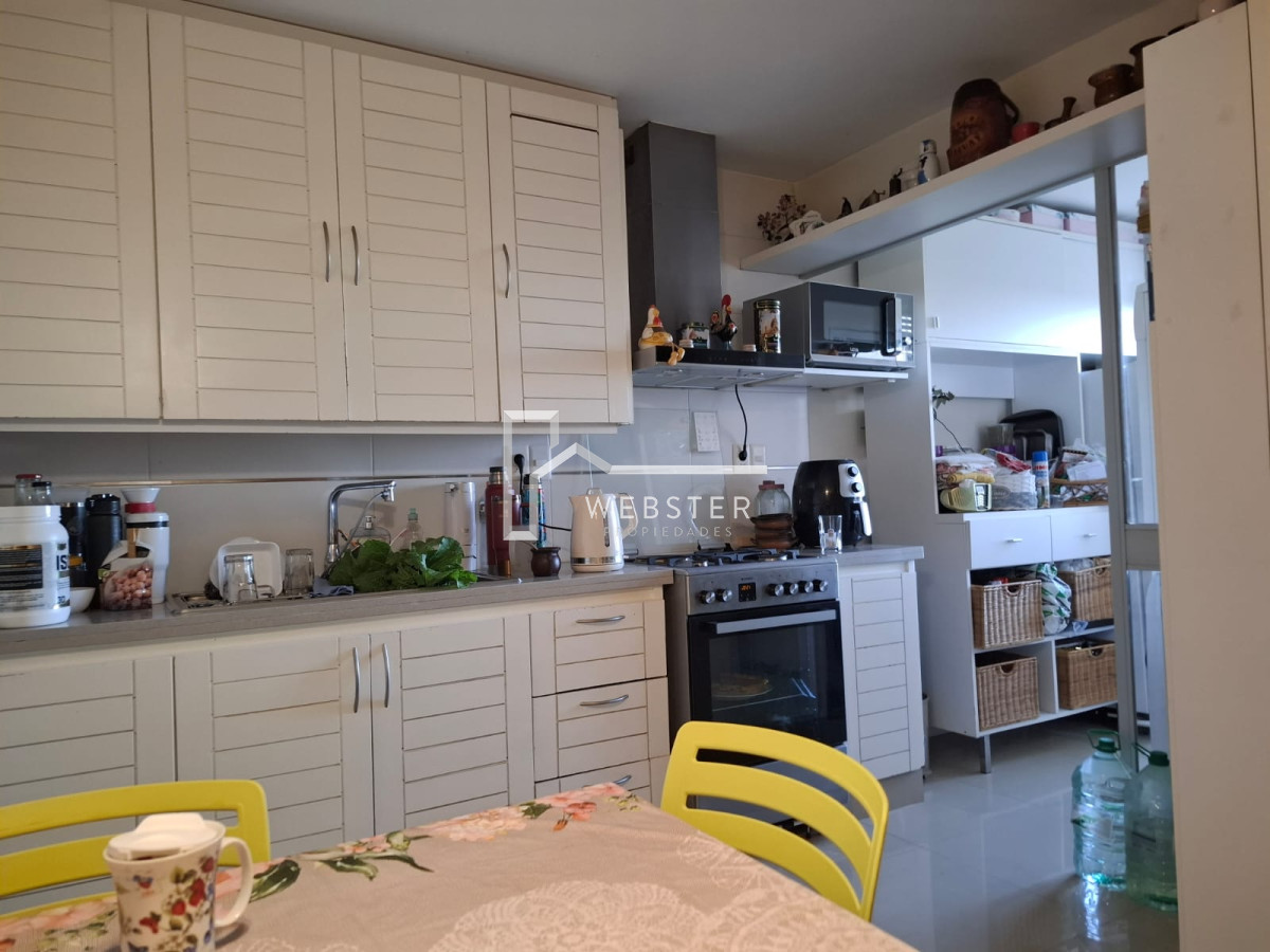 Apartamento ID.2204 - Alquiler Anual en Punta del Este 3 dormitorios y servicio sobre Roosevelt