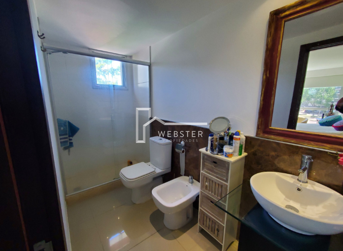 Apartamento ID.1915 - Vende apartamento de 3 dormitorios con vista a un agradable entorno, en Punta del Este.