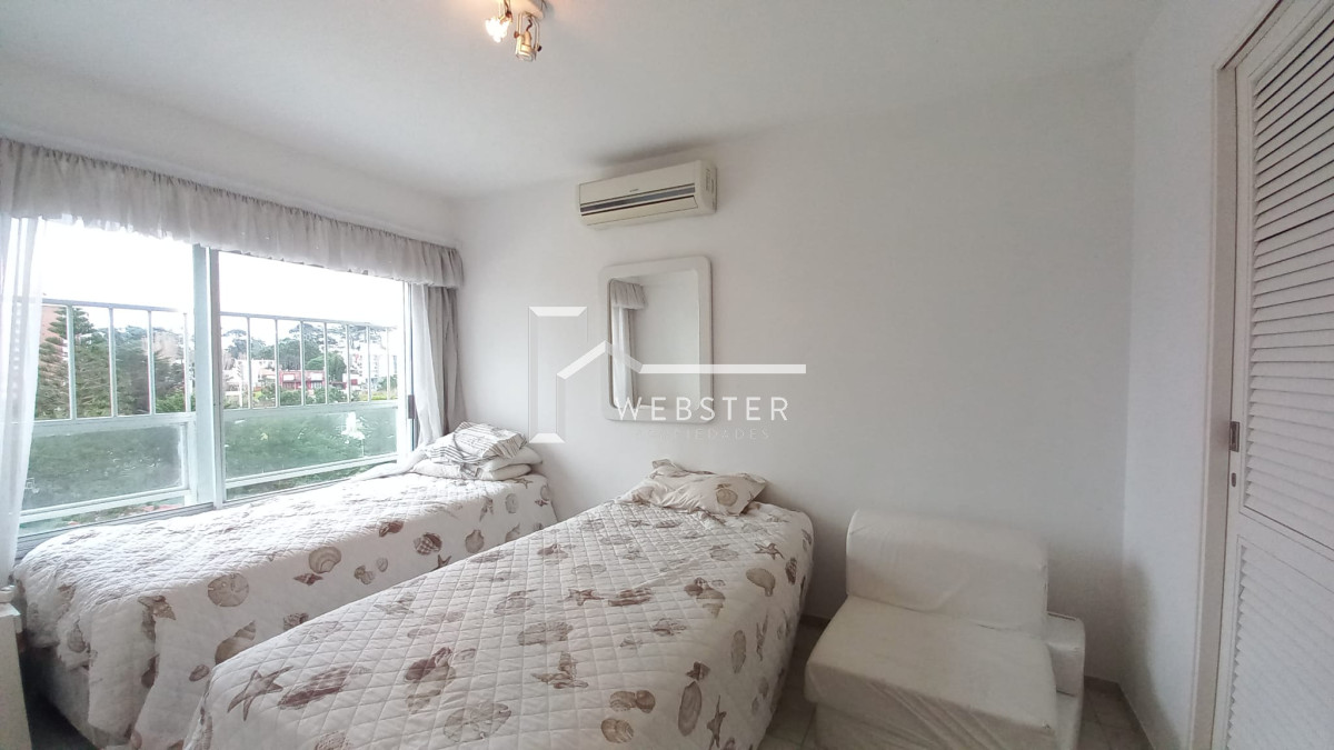 Apartamento ID.2233 - Departamento de 3 dormitorios + dependencia en venta, Playa Mansa. Torre Jefferson,.