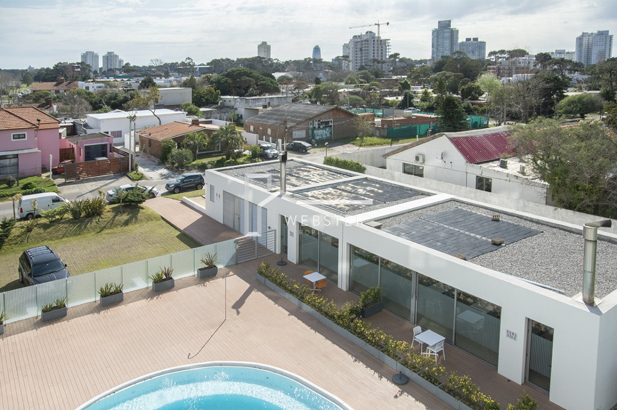 Apartamento ID.1717 - Departamento de 2 dormitorios en venta en torre moderna a metros de Playa Mansa.