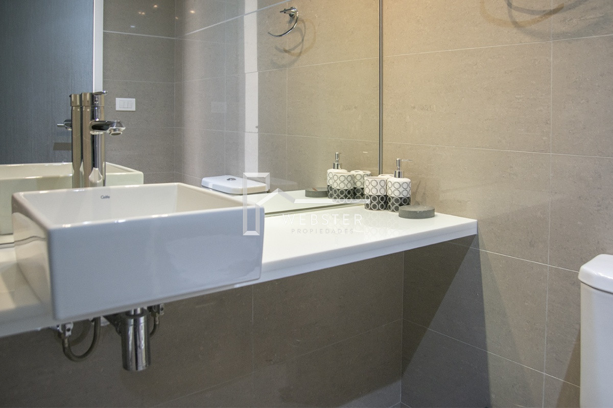 Apartamento ID.1717 - Departamento de 2 dormitorios en venta en torre moderna a metros de Playa Mansa.