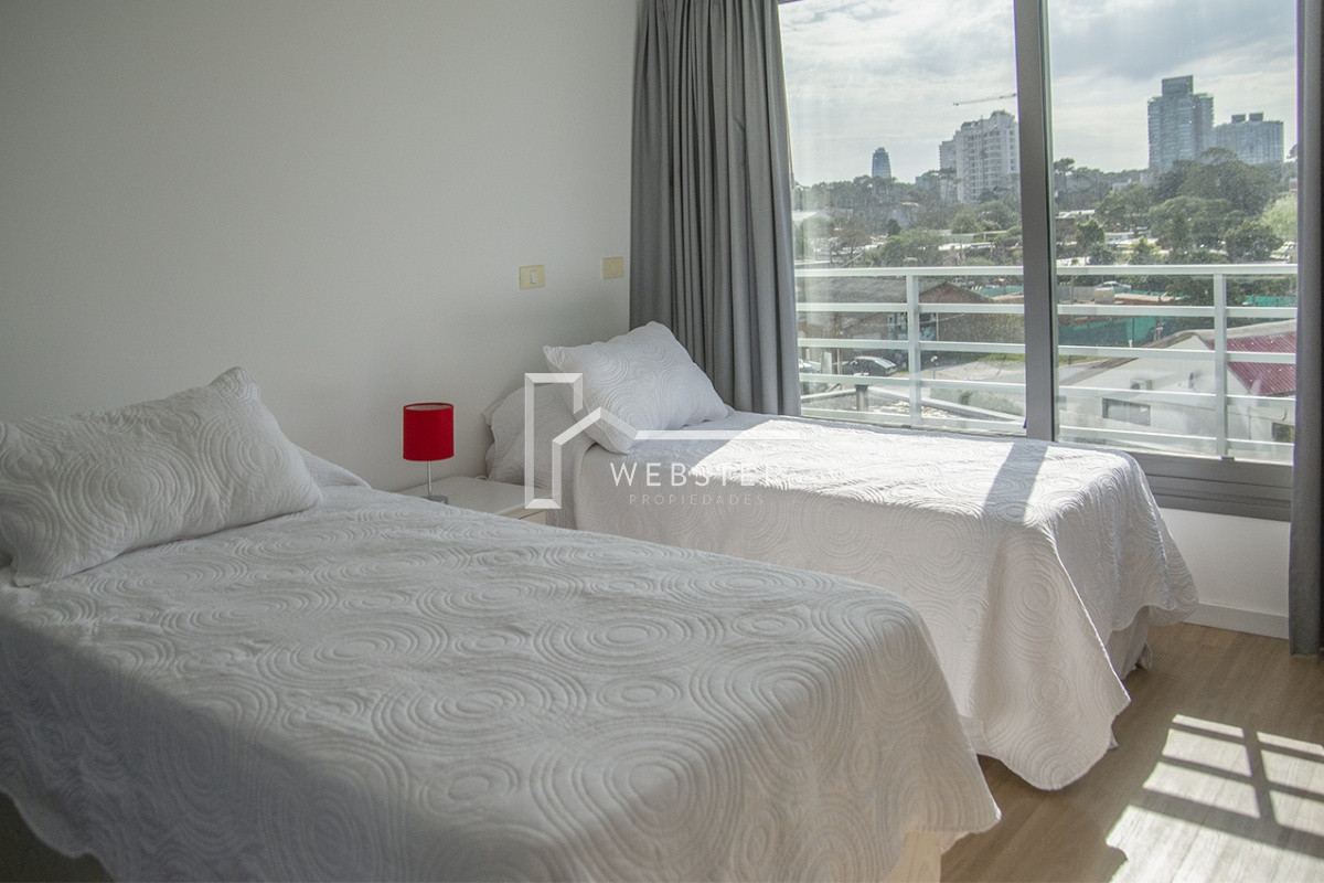 Apartamento ID.1717 - Departamento de 2 dormitorios en venta en torre moderna a metros de Playa Mansa.