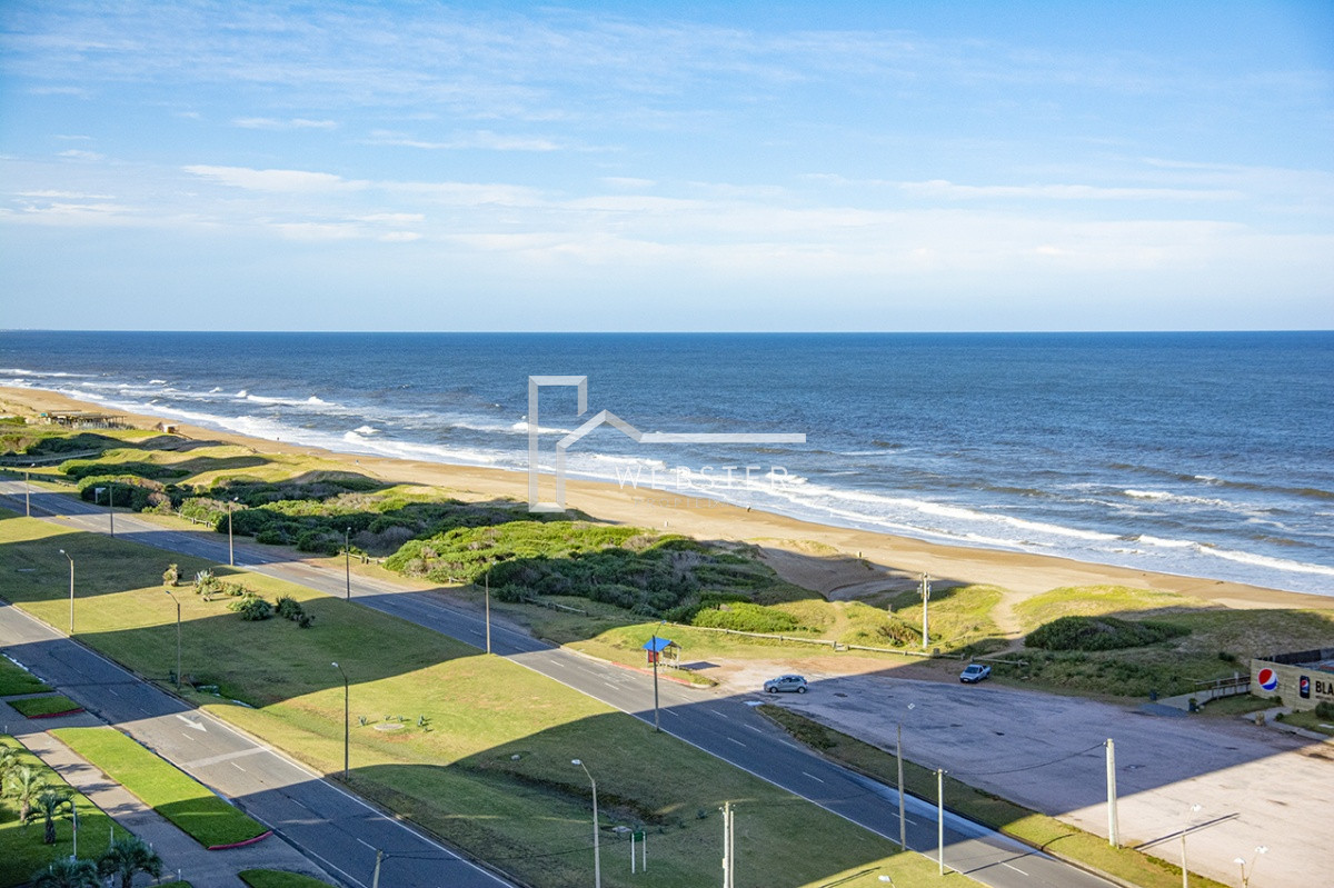 Apartamento ID.2224 - Hermoso Departamento en venta de 3 dormitorios. Torre Tiburon. Playa Brava.