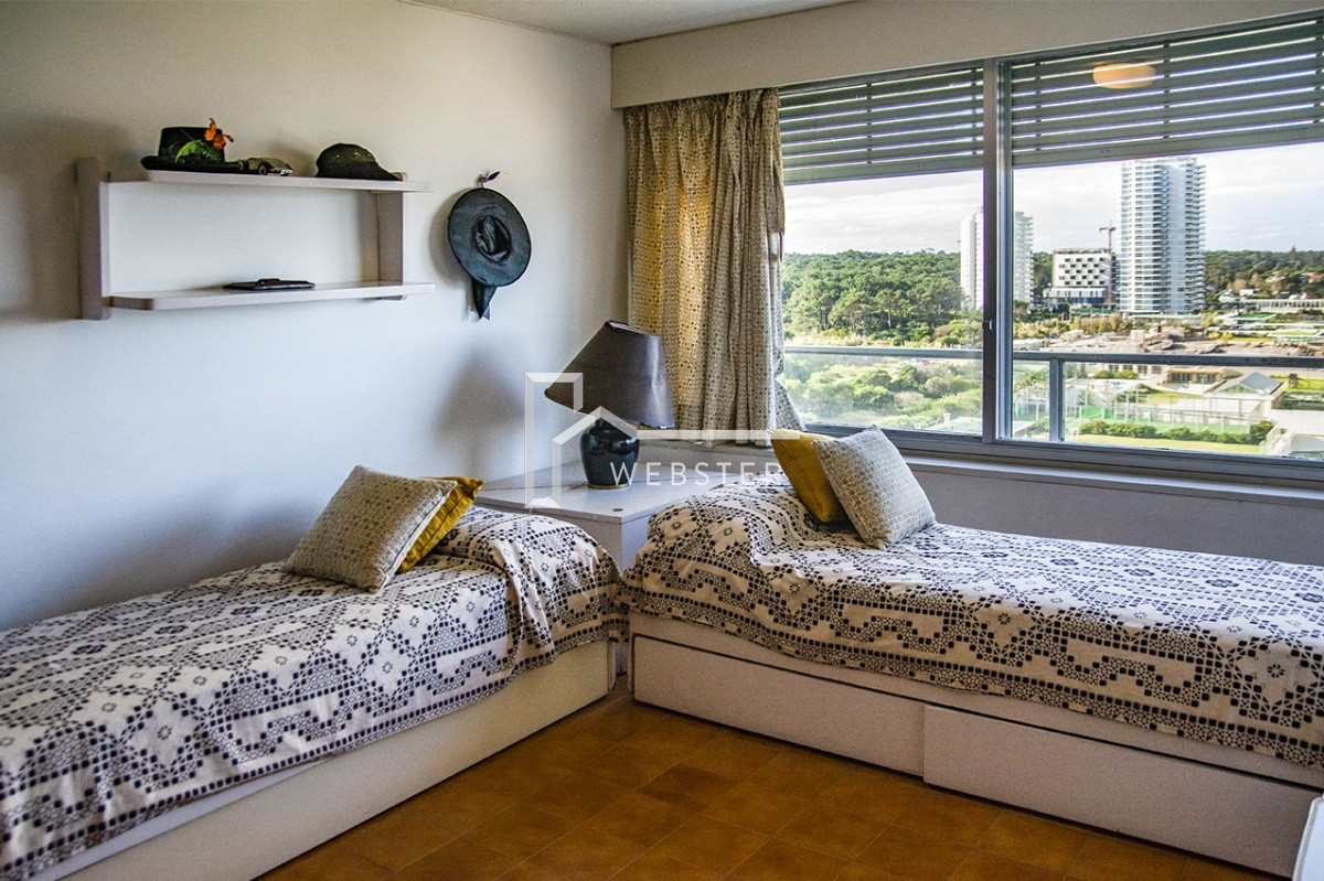 Apartamento ID.2224 - Hermoso Departamento en venta de 3 dormitorios. Torre Tiburon. Playa Brava.