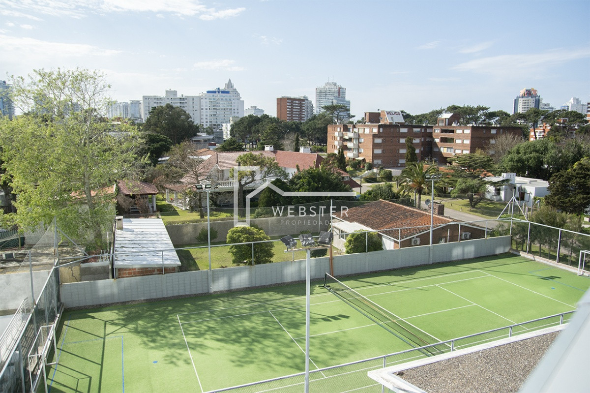 Apartamento ID.1717 - Departamento de 2 dormitorios en venta en torre moderna a metros de Playa Mansa.