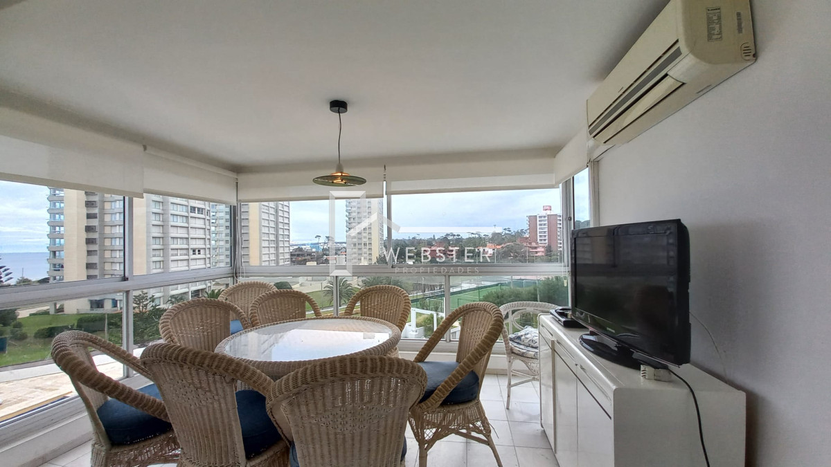 Apartamento ID.2233 - Departamento de 3 dormitorios + dependencia en venta, Playa Mansa. Torre Jefferson,.