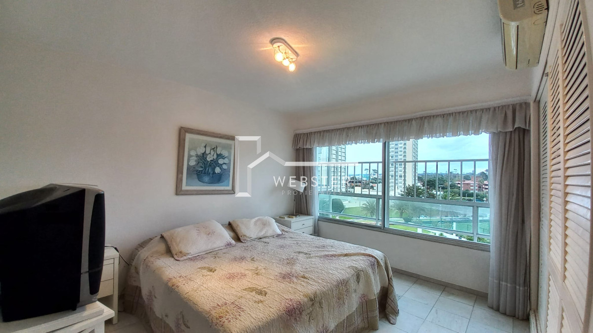 Apartamento ID.2233 - Departamento de 3 dormitorios + dependencia en venta, Playa Mansa. Torre Jefferson,.