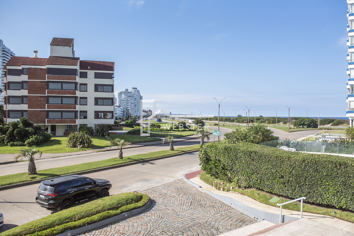 Apartamento ID.2167 - Vende departamento de 3 dormitorios en Ocean Tower, Punta del Este 