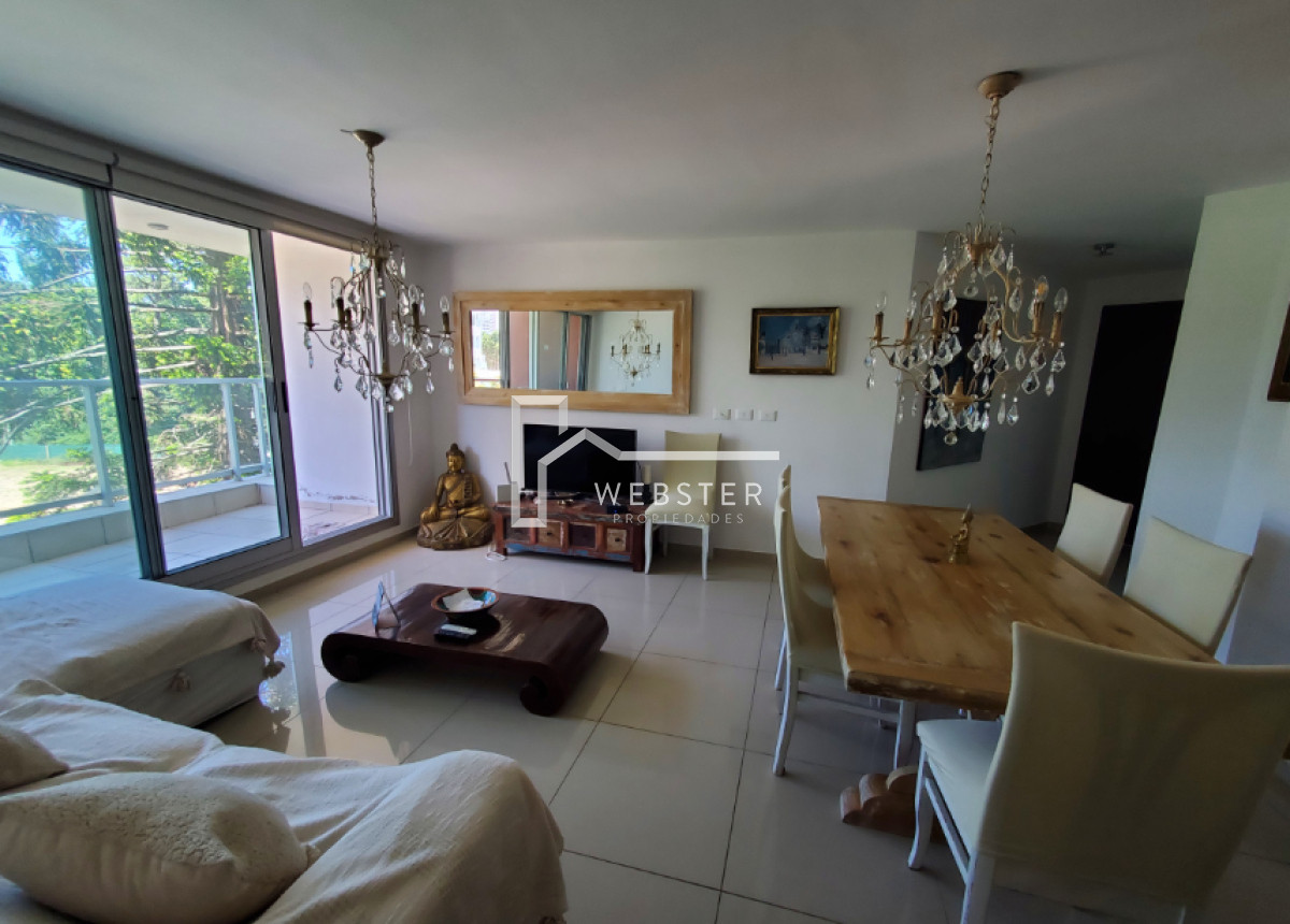 Apartamento ID.1915 - Vende apartamento de 3 dormitorios con vista a un agradable entorno, en Punta del Este.