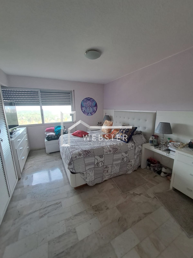 Apartamento ID.2204 - Alquiler Anual en Punta del Este 3 dormitorios y servicio sobre Roosevelt
