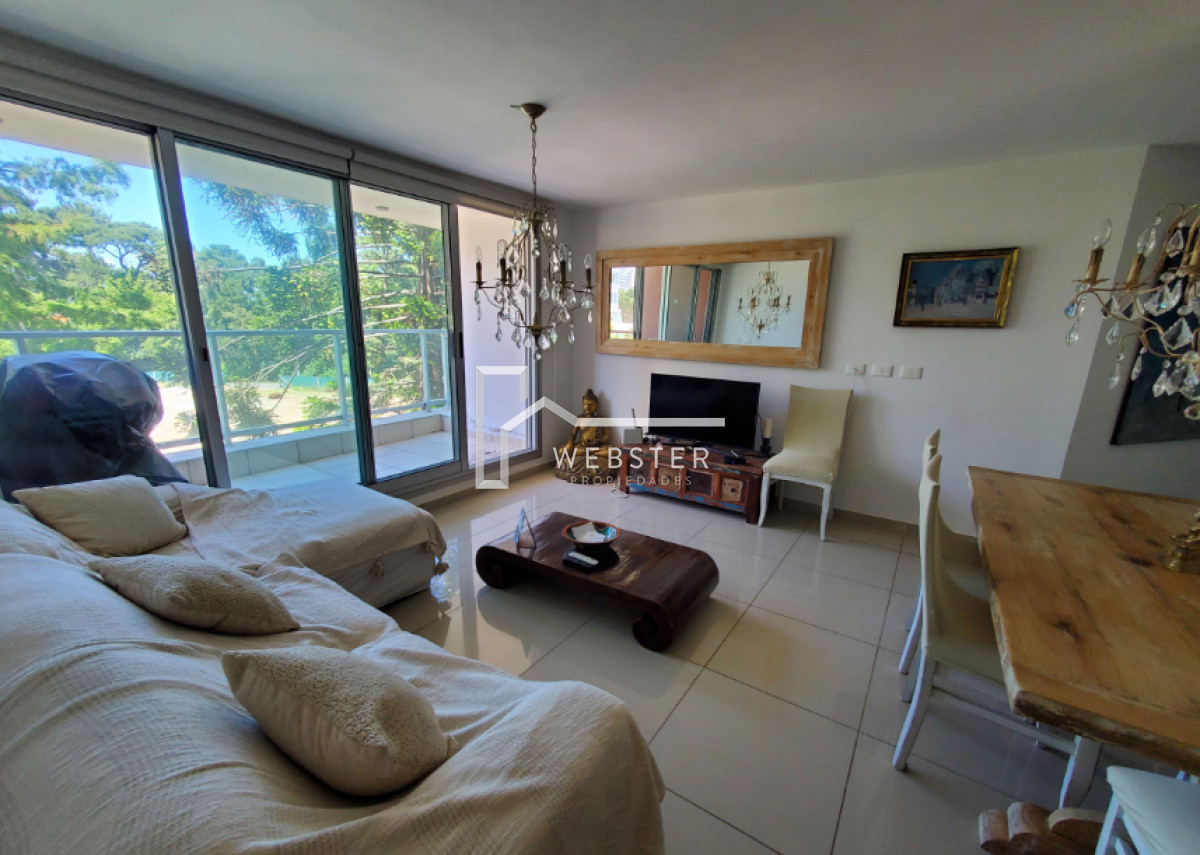 Apartamento ID.1915 - Vende apartamento de 3 dormitorios con vista a un agradable entorno, en Punta del Este.
