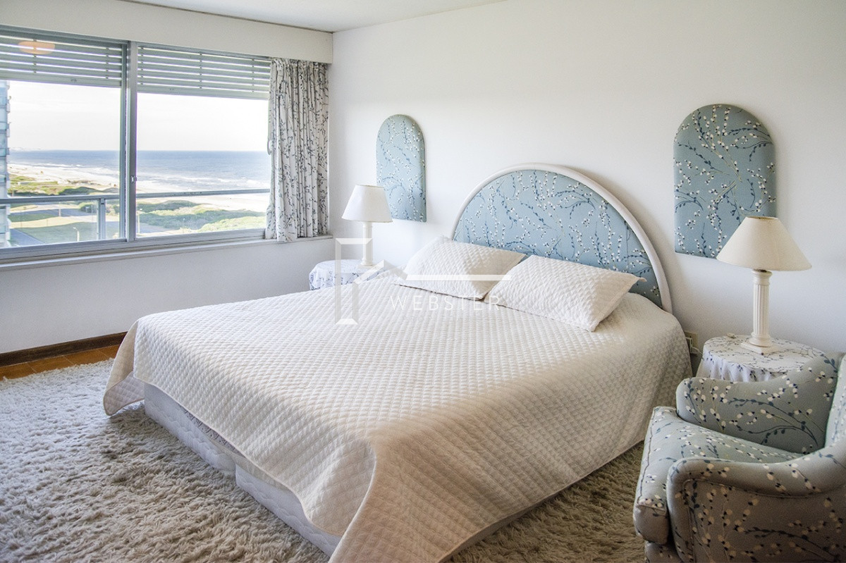 Apartamento ID.2224 - Hermoso Departamento en venta de 3 dormitorios. Torre Tiburon. Playa Brava.