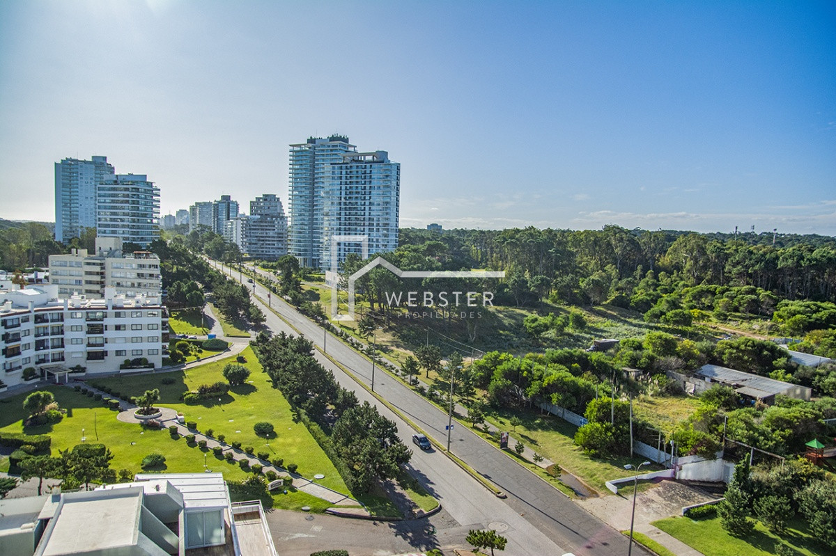 Apartamento ID.2224 - Hermoso Departamento en venta de 3 dormitorios. Torre Tiburon. Playa Brava.
