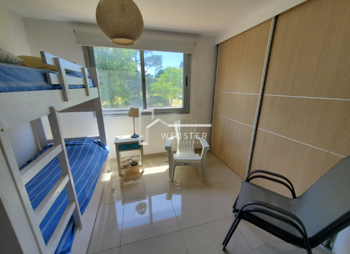 Apartamento ID.1915 - Vende apartamento de 3 dormitorios con vista a un agradable entorno, en Punta del Este.