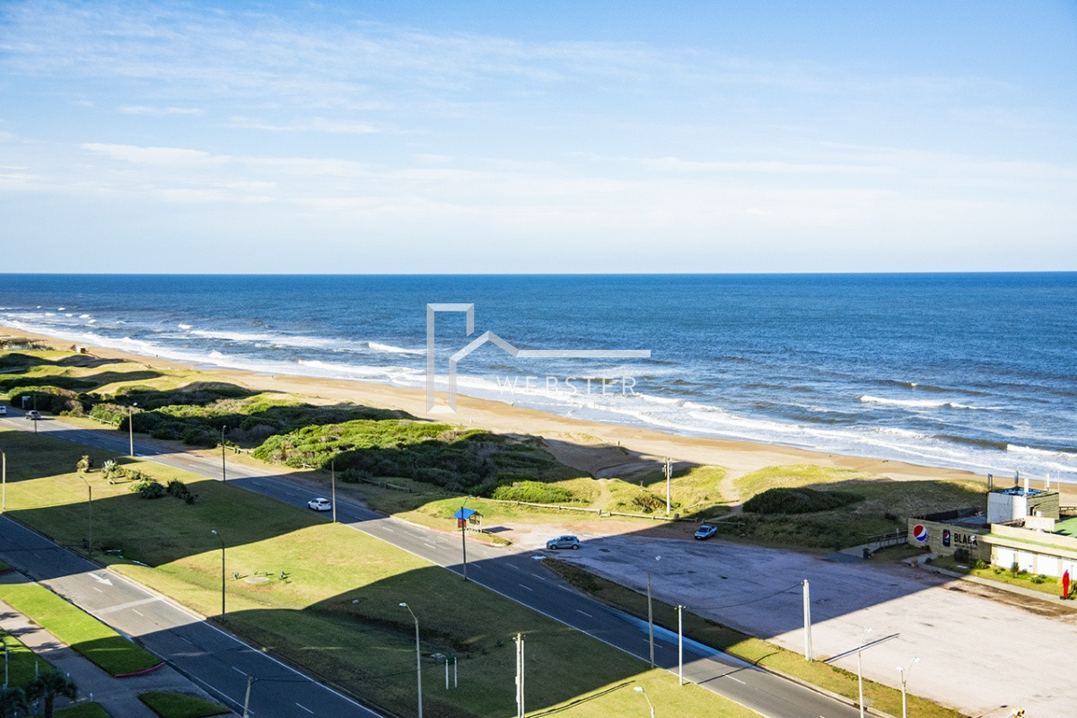 Apartamento ID.2224 - Hermoso Departamento en venta de 3 dormitorios. Torre Tiburon. Playa Brava.