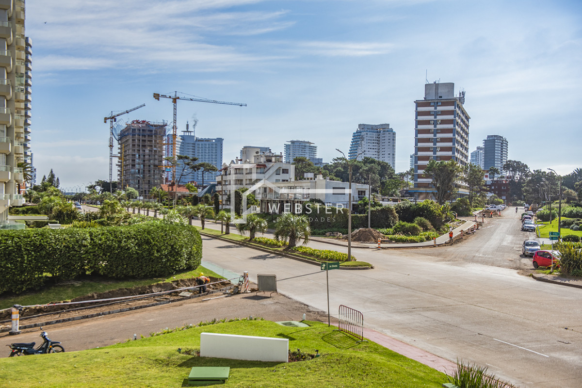 Apartamento ID.2167 - Vende departamento de 3 dormitorios en Ocean Tower, Punta del Este 