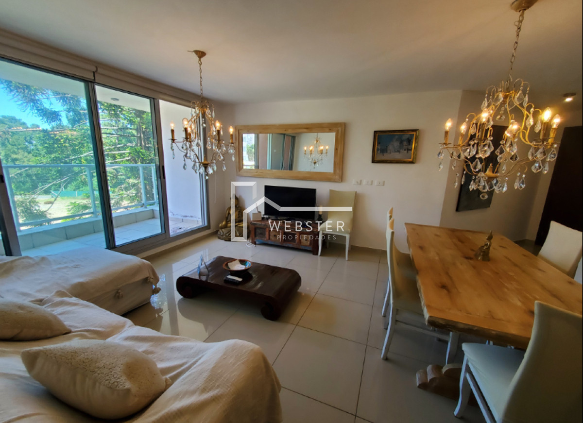 Apartamento ID.1915 - Vende apartamento de 3 dormitorios con vista a un agradable entorno, en Punta del Este.