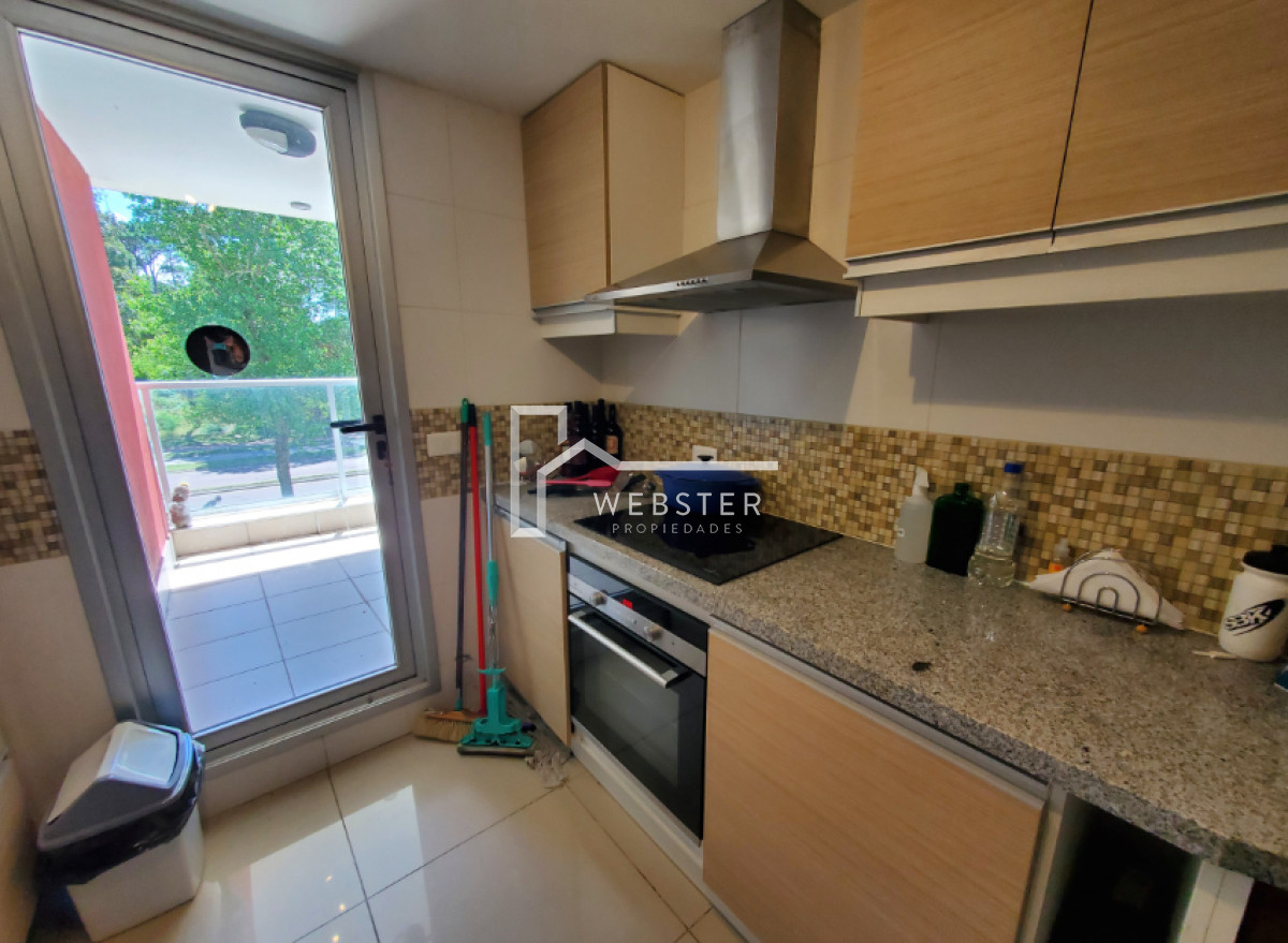 Apartamento ID.1915 - Vende apartamento de 3 dormitorios con vista a un agradable entorno, en Punta del Este.