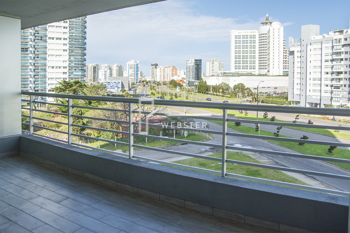 Apartamento ID.1717 - Departamento de 2 dormitorios en venta en torre moderna a metros de Playa Mansa.