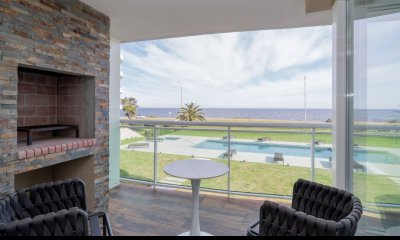 Apartamento en Alquiler de 2 dormitorio frente al Mar en Edificio Cruceros, Punta del este , Playa Mansa