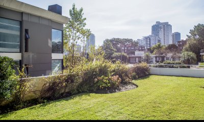 Oportunidad. Vende departamento de 2 dormitorios en Punta del Este