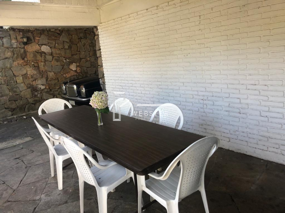 Casa ID.1529 - En zona residencial a metros de Playa Mansa