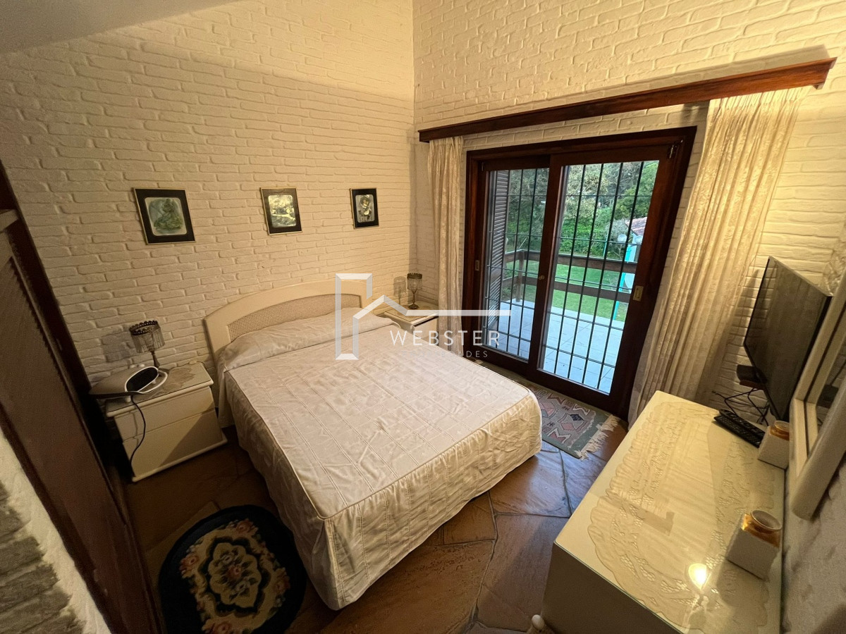 Casa ID.2145 - Vende casa de 3 dormitorios en Pinares, Punta del Este 