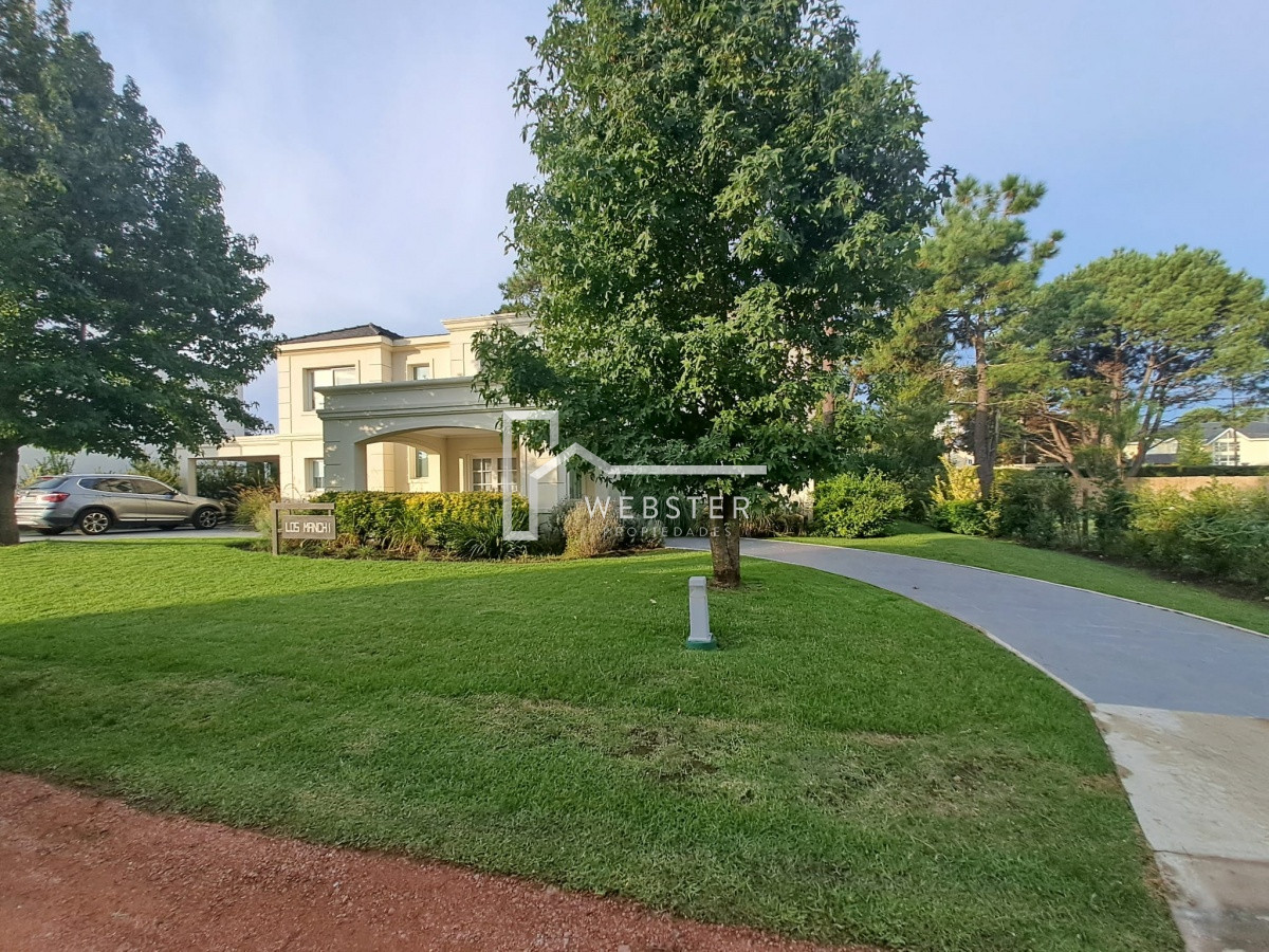 Casa ID.1759 - Boulevard Park, Casa de 4 dormitaros con Piscina en VENTA .
