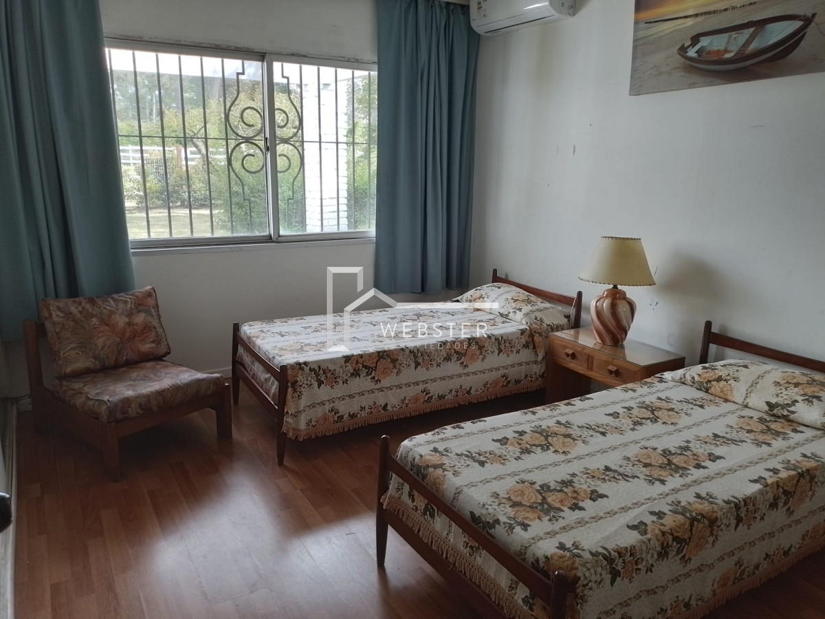 Casa ID.1529 - En zona residencial a metros de Playa Mansa