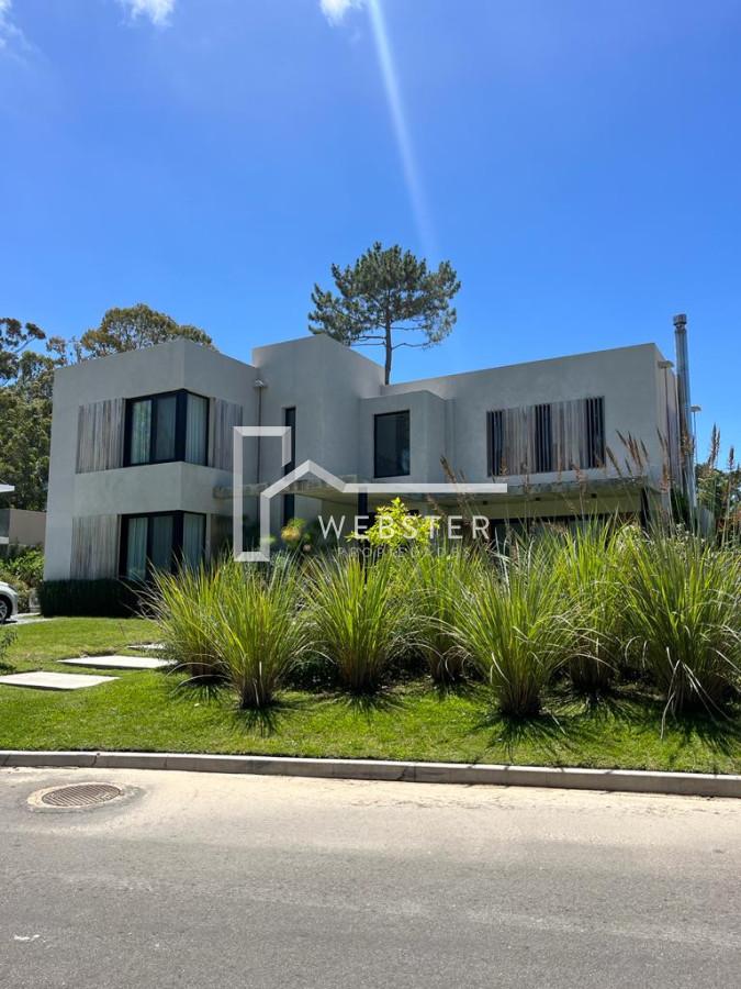 Casa ID.1763 - Casa en Venta en Barrio Privado La Arbolada , Punta del este 