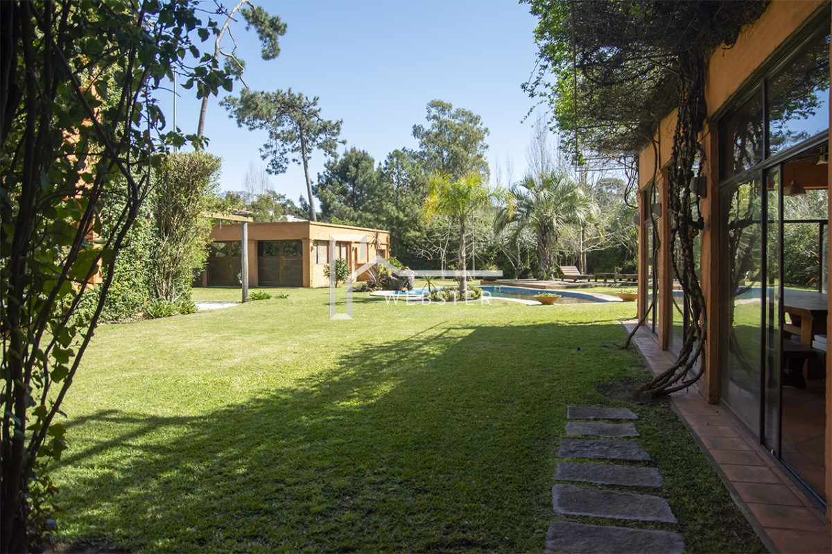 Casa ID.1758 - Divina Casa en venta en La Arbolada.