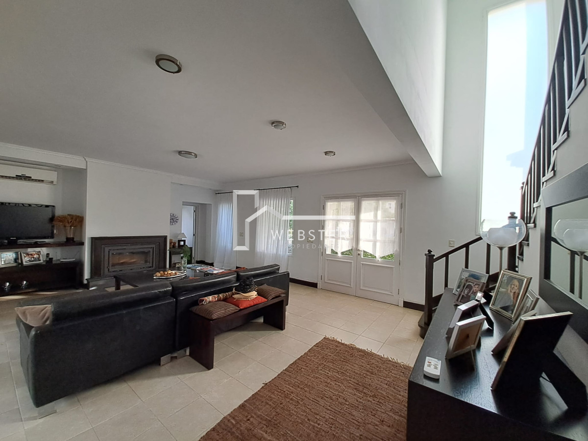 Casa ID.1759 - Boulevard Park, Casa de 4 dormitaros con Piscina en VENTA .
