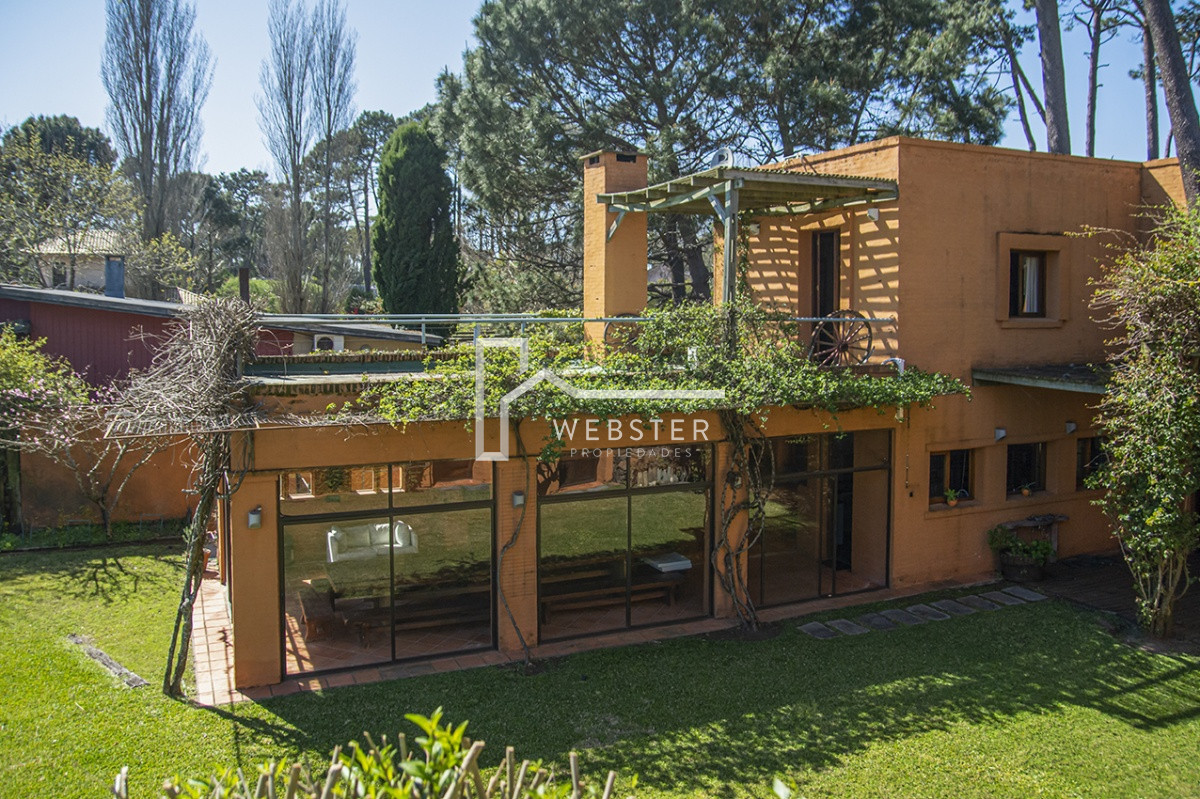 Casa ID.1758 - Divina Casa en venta en La Arbolada.