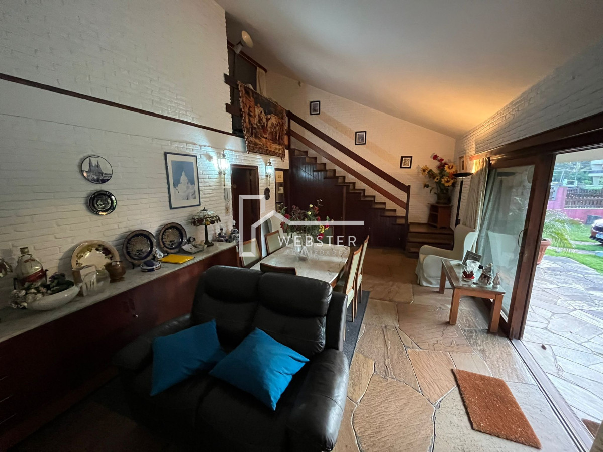 Casa ID.2145 - Vende casa de 3 dormitorios en Pinares, Punta del Este 