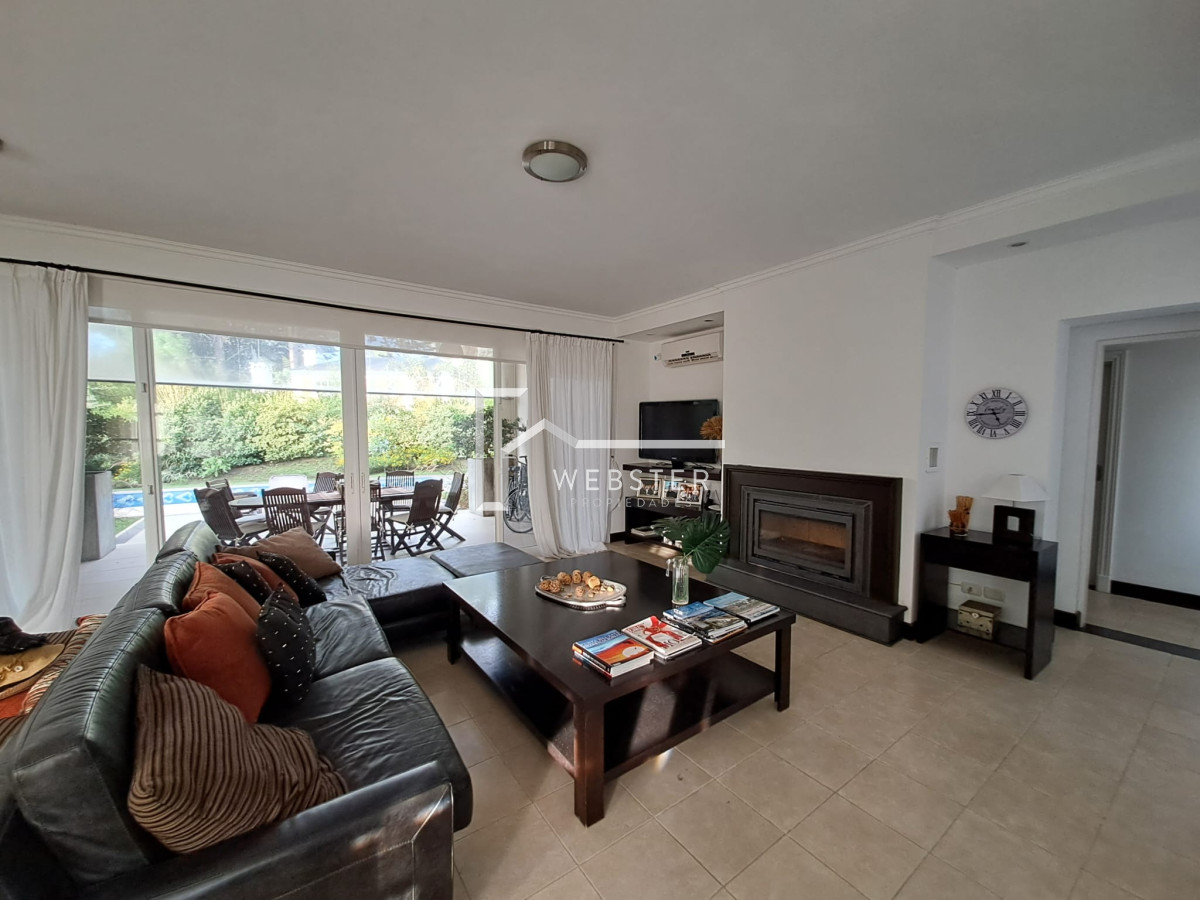 Casa ID.1759 - Boulevard Park, Casa de 4 dormitaros con Piscina en VENTA .