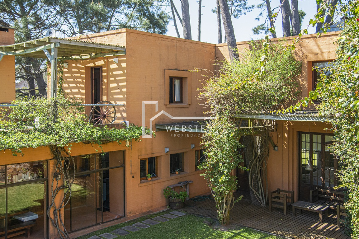 Casa ID.1758 - Divina Casa en venta en La Arbolada.