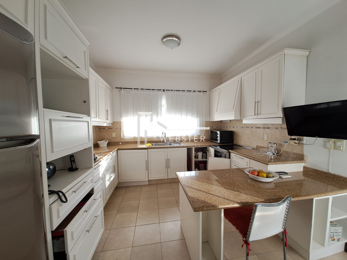 Casa ID.1759 - Boulevard Park, Casa de 4 dormitaros con Piscina en VENTA .