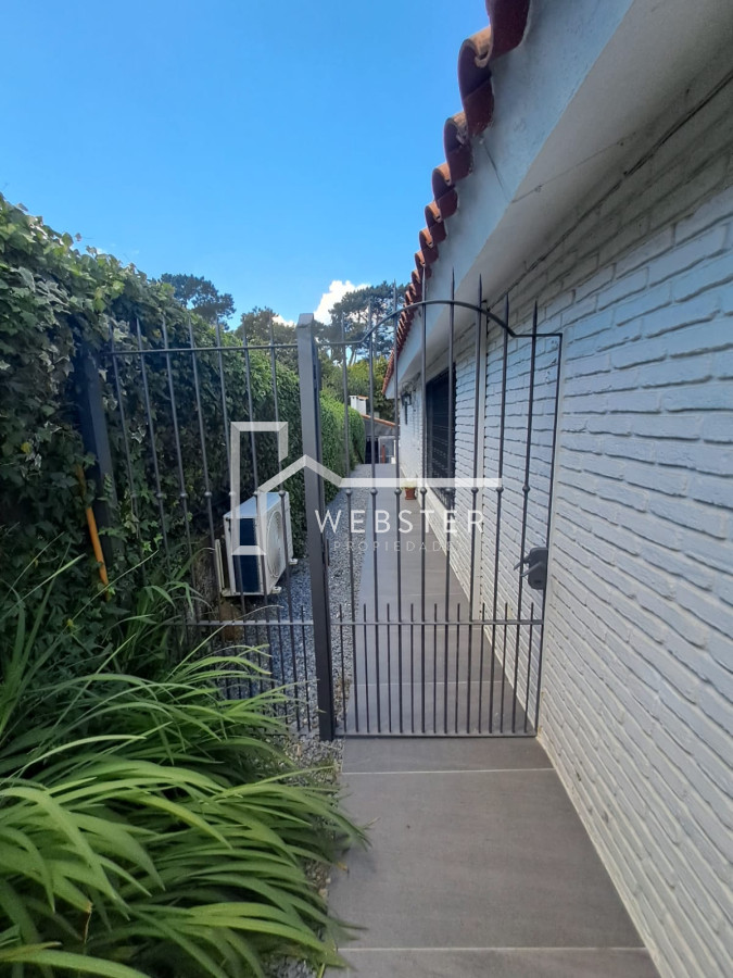 Casa ID.1834 - Alquiler Anual casa 3 dormitorios con pisicina en Punta del Este Zona Colegios