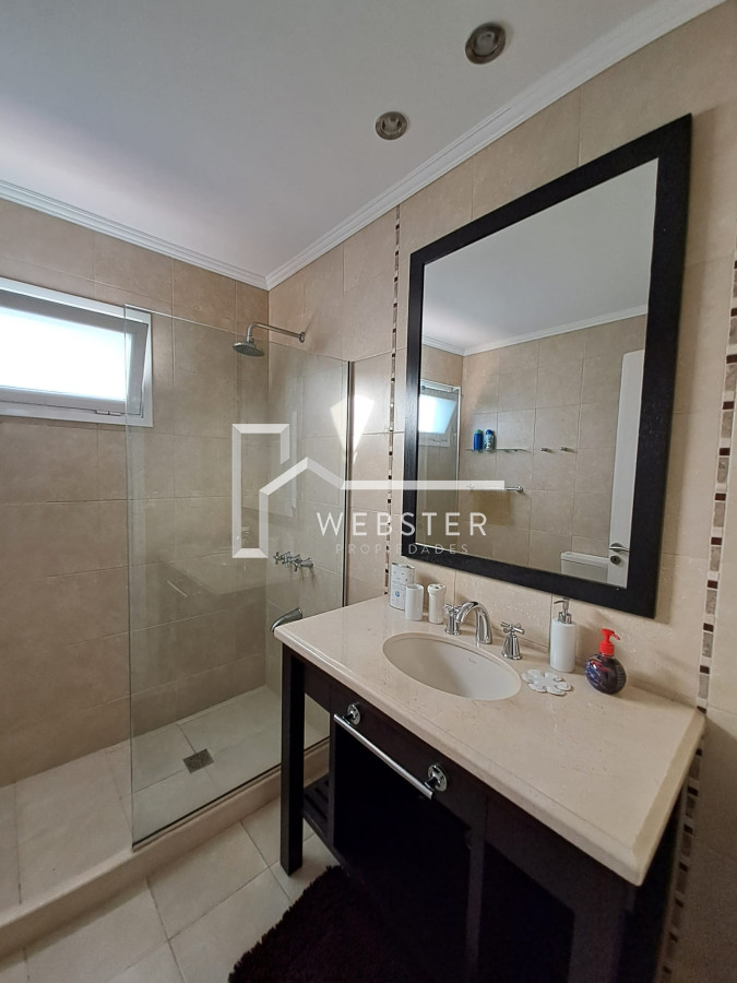 Casa ID.1759 - Boulevard Park, Casa de 4 dormitaros con Piscina en VENTA .