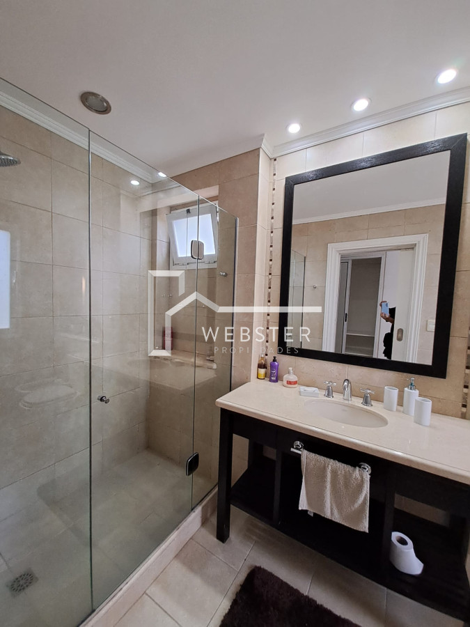 Casa ID.1759 - Boulevard Park, Casa de 4 dormitaros con Piscina en VENTA .