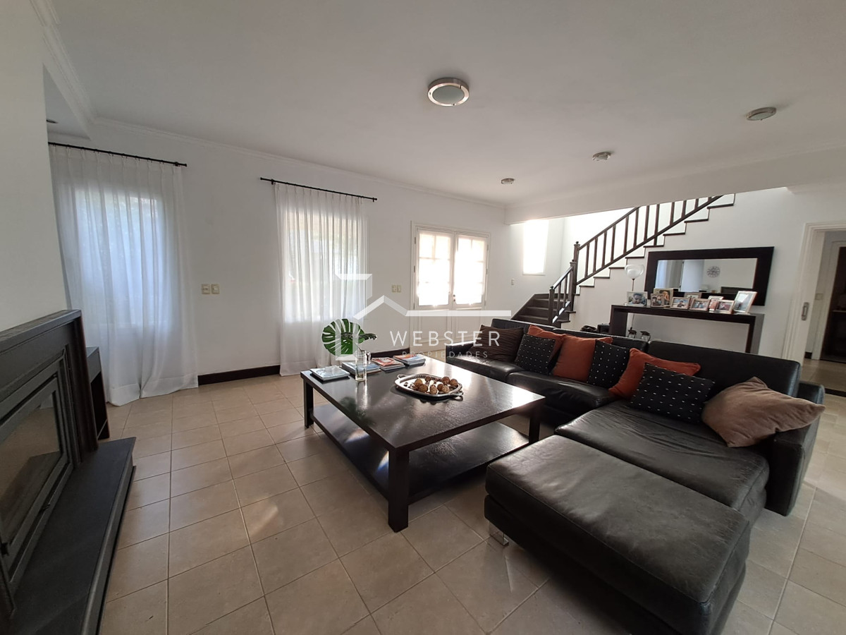 Casa ID.1759 - Boulevard Park, Casa de 4 dormitaros con Piscina en VENTA .
