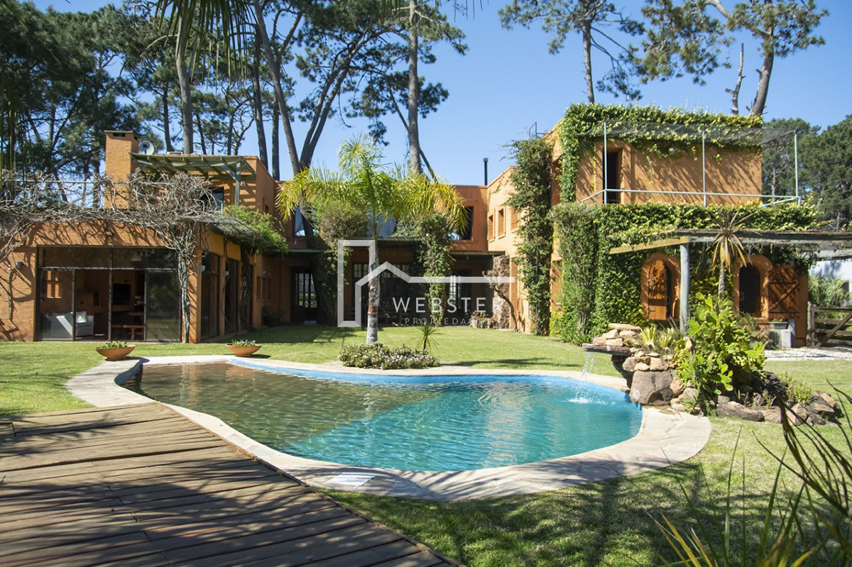 Casa ID.1758 - Divina Casa en venta en La Arbolada.